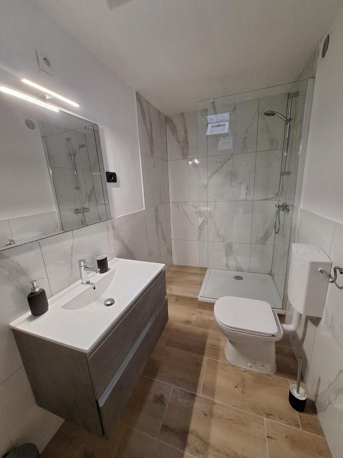 Apartment Kp With Parking Копер Екстер'єр фото